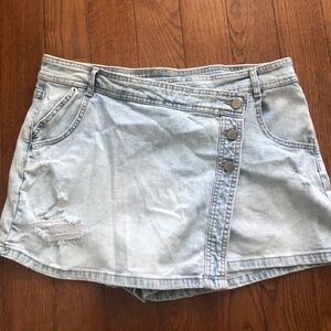 *No Boundaries Jean shorts/skort-distressed